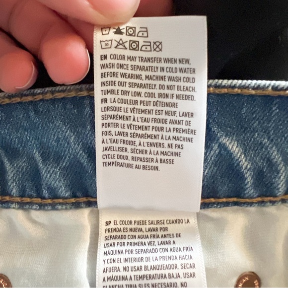 American Eagle | ‘90s Boyfriend Short Distressed - Picture 7 of 8